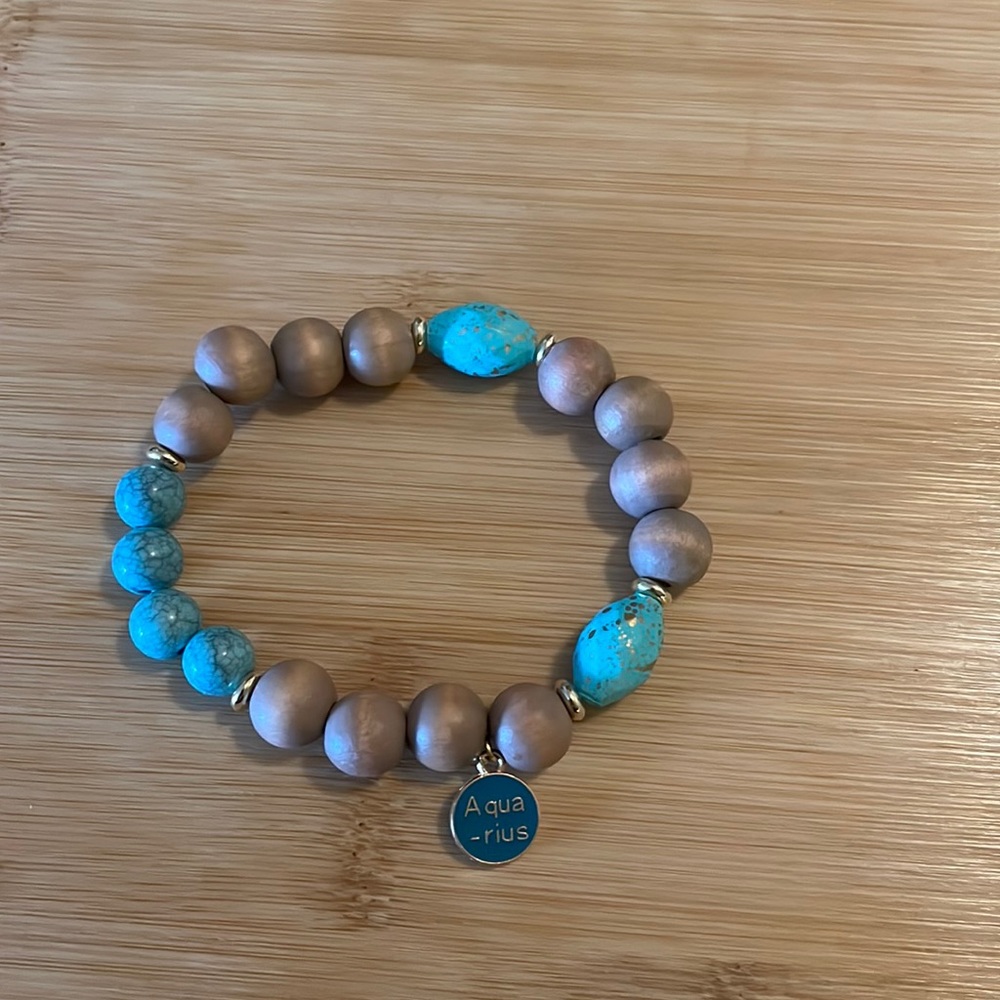 Bracelet with Aquarius zodiac sign